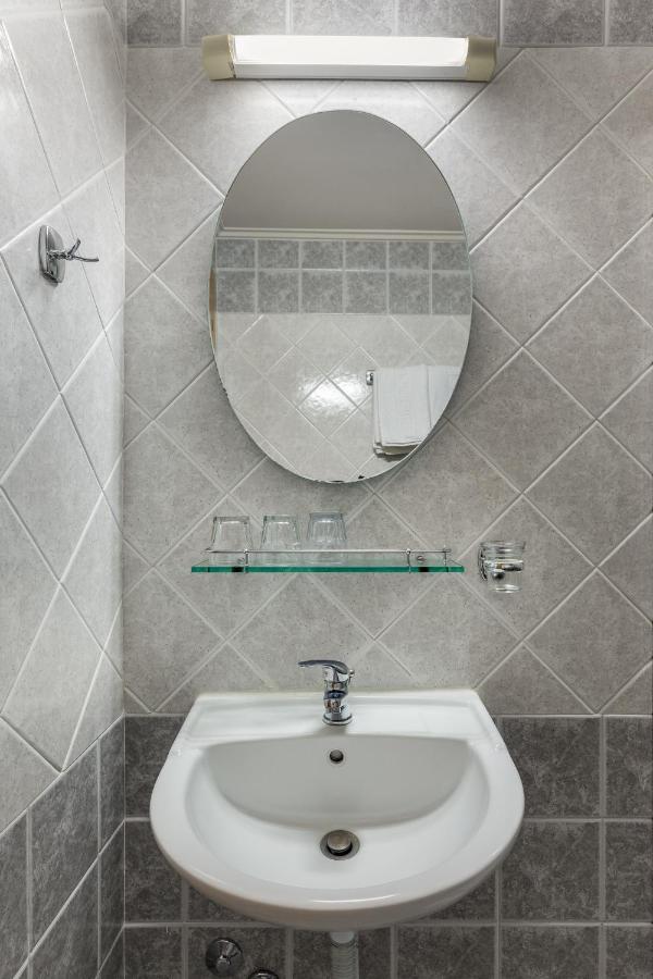 Dias Hotel Platamon Bagian luar foto